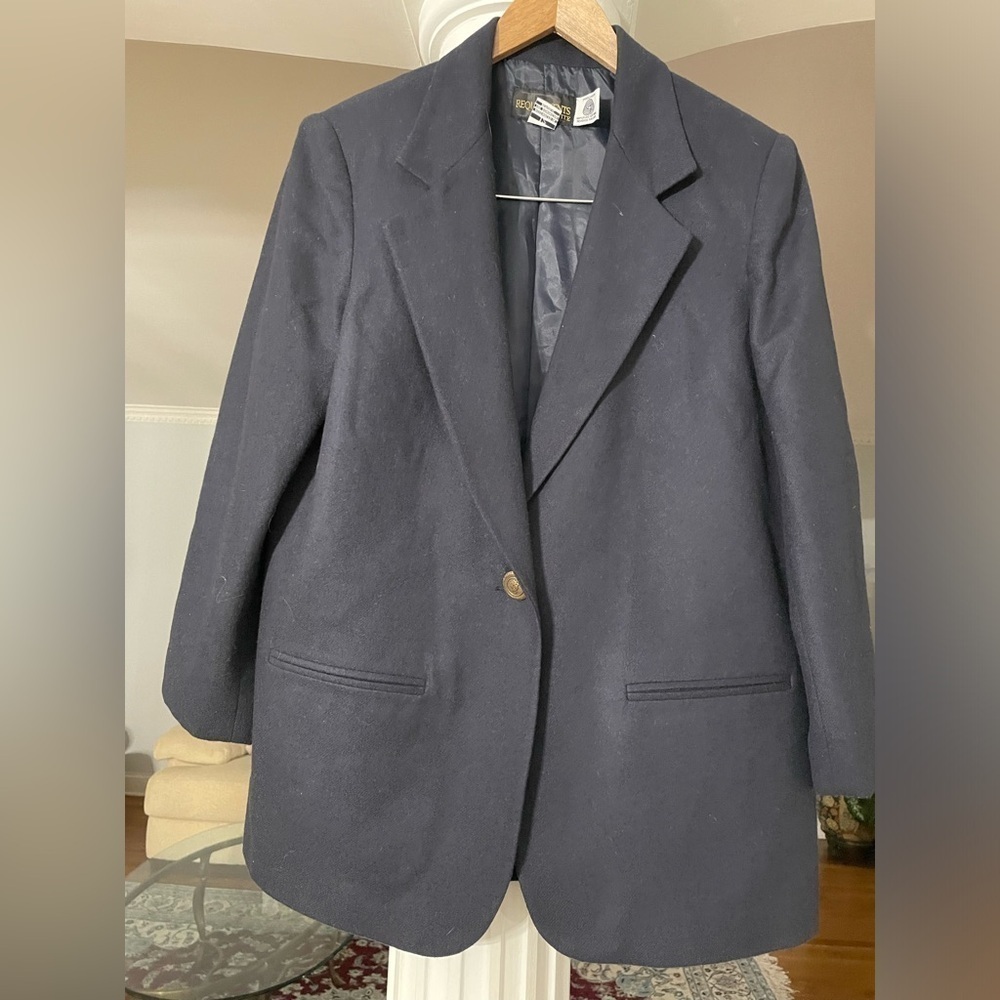Requirements women’s 100% pure new wool Navy blue blazer/ Jacket size 12
